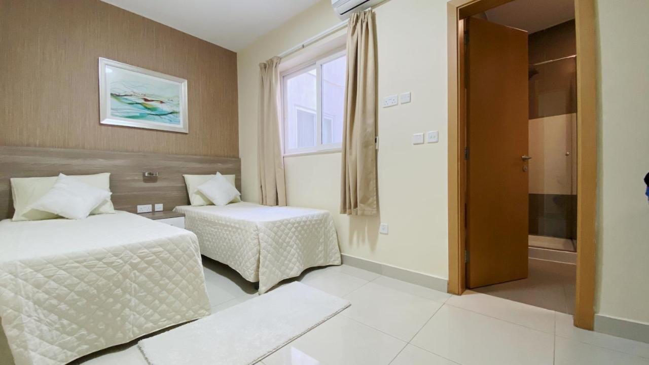 Vista Point - Cast Renting Apartment *
