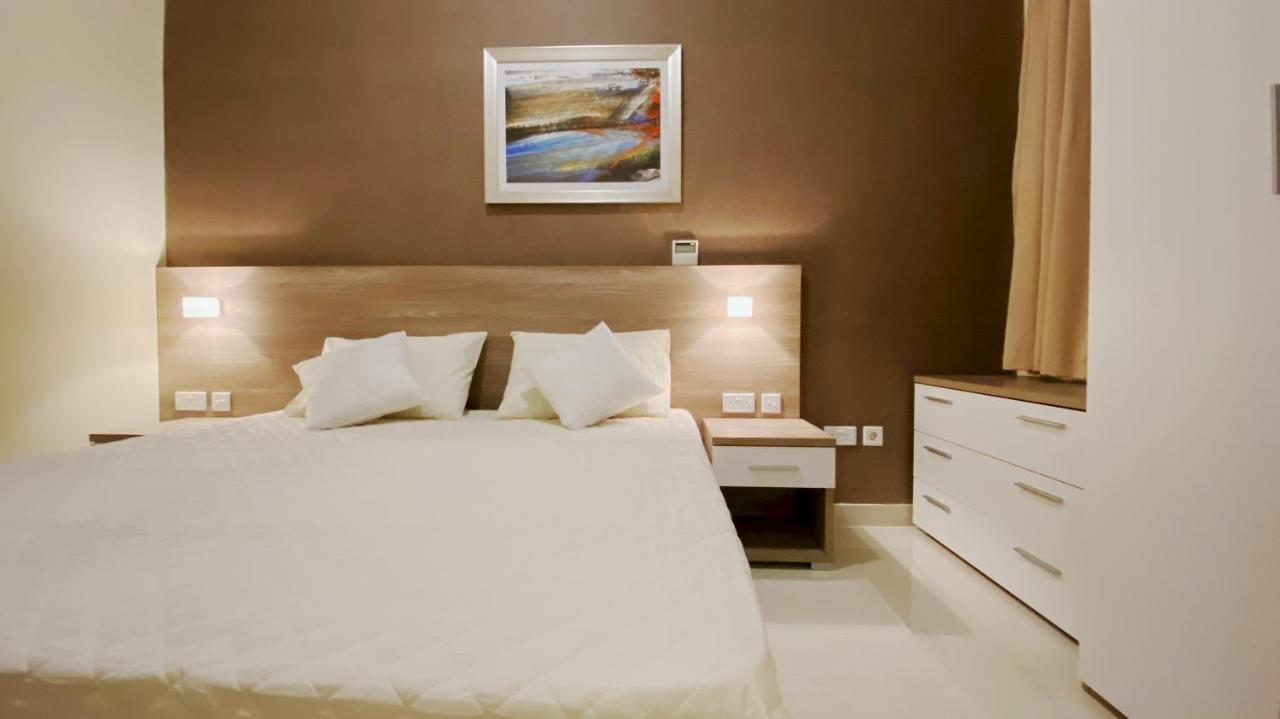 Vista Point - Cast Renting Apartment *